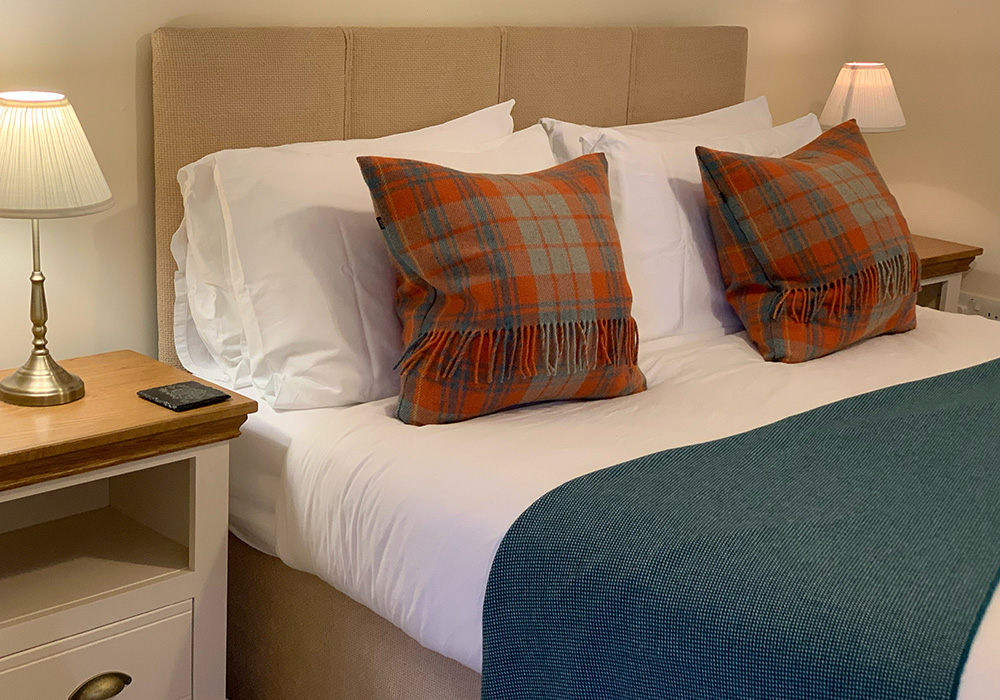peerieskaill-king-bedroom orkney