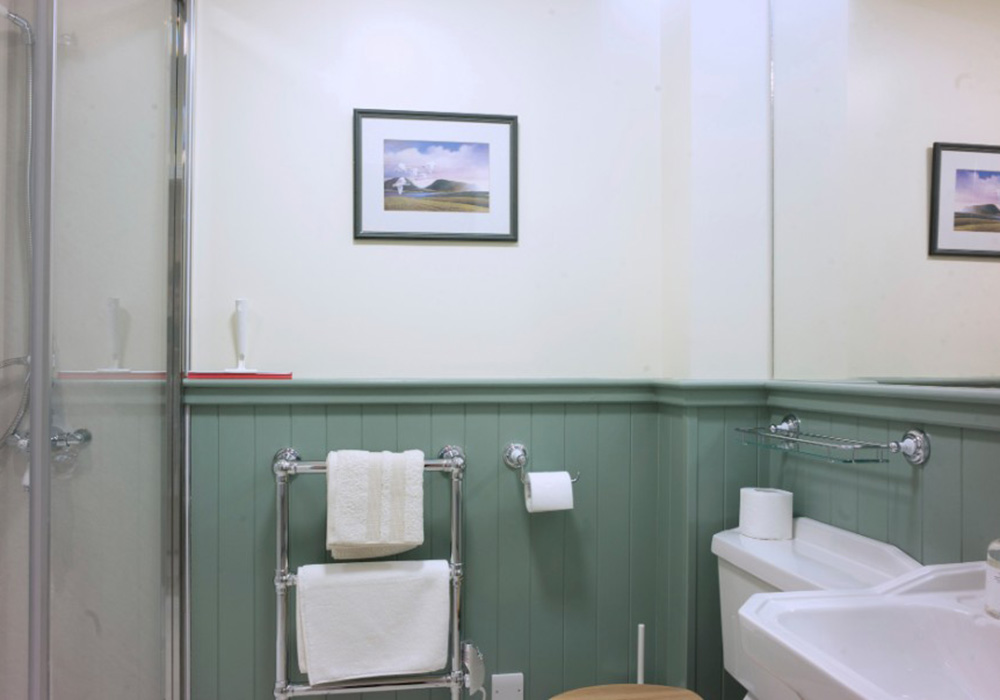 peerieskaill-master-ensuite